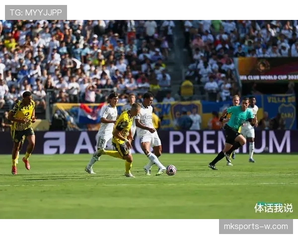 克罗斯离队后，皇马中场控制力出现断层，攻防转换稳定性承压